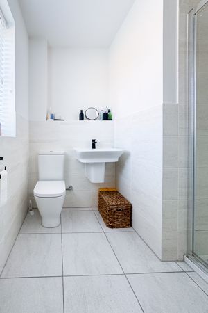 Ensuite- click for photo gallery